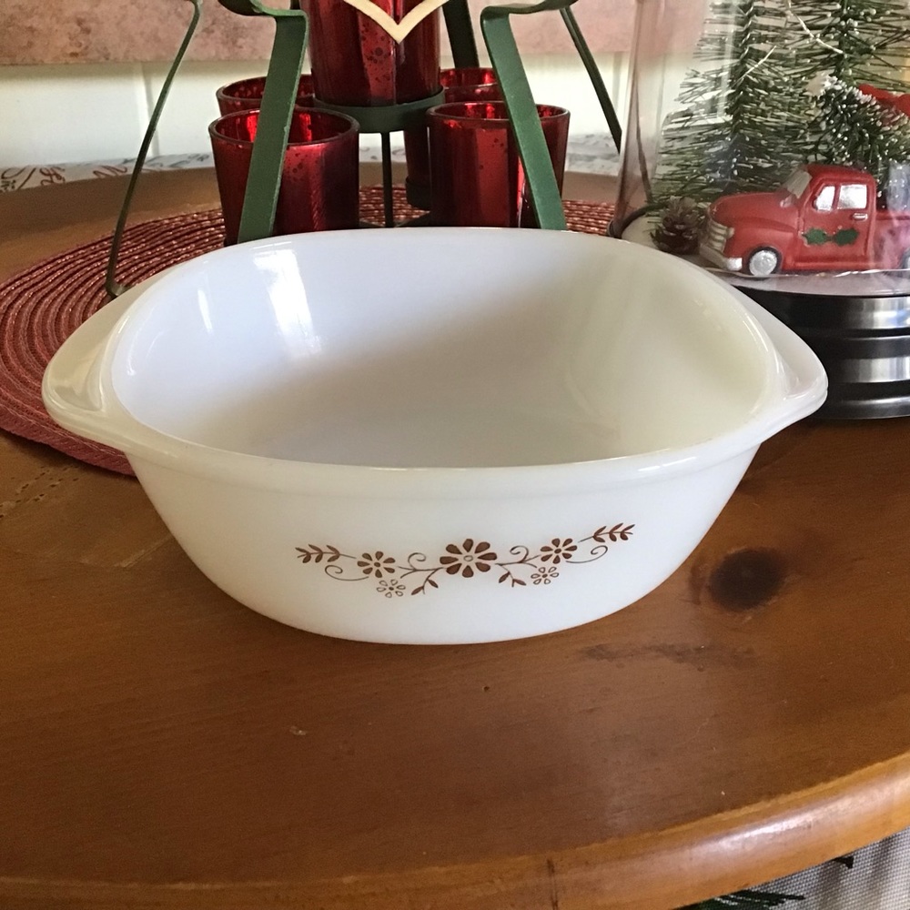 Vintage DYNAWARE PYR-O-REY Brown Daisy Casserole Baking Dish Milk Glass 1 qt